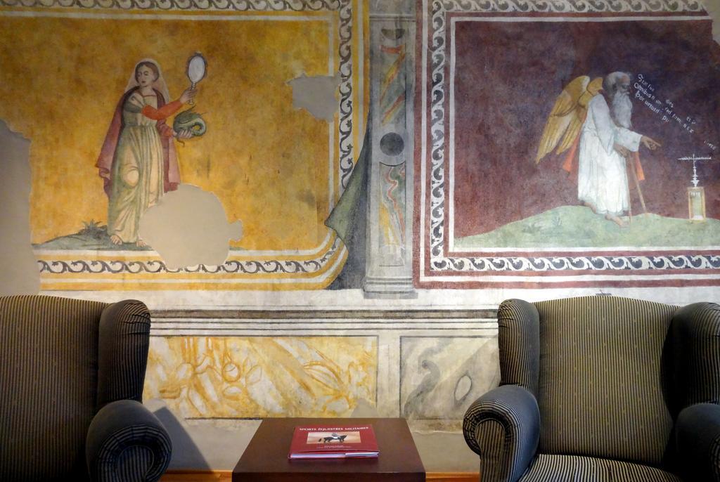 Suite Art Room