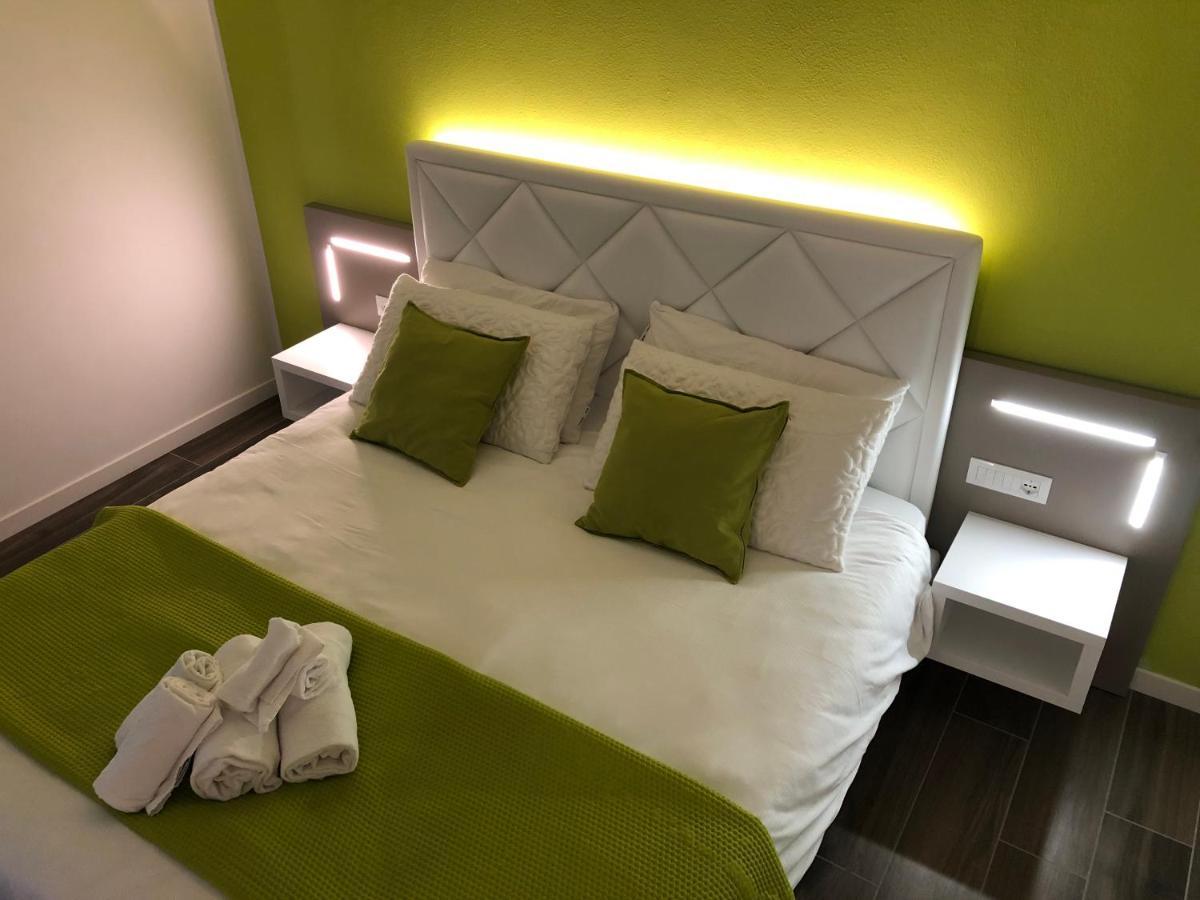 Deluxe One-Bedroom Apartment Terrace